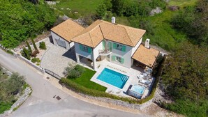 House - Attractive Holiday House Mare With Swimming Pool and Jacuzzi (Krk)