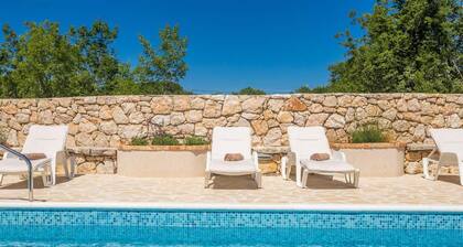 Beautiful Rustic Holiday House Hojevica