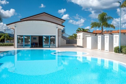 Charming apartment with swimming pool in residence, a stone's throw from the sea!