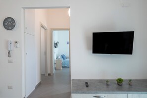 2 bedrooms, travel crib, free WiFi, bed sheets