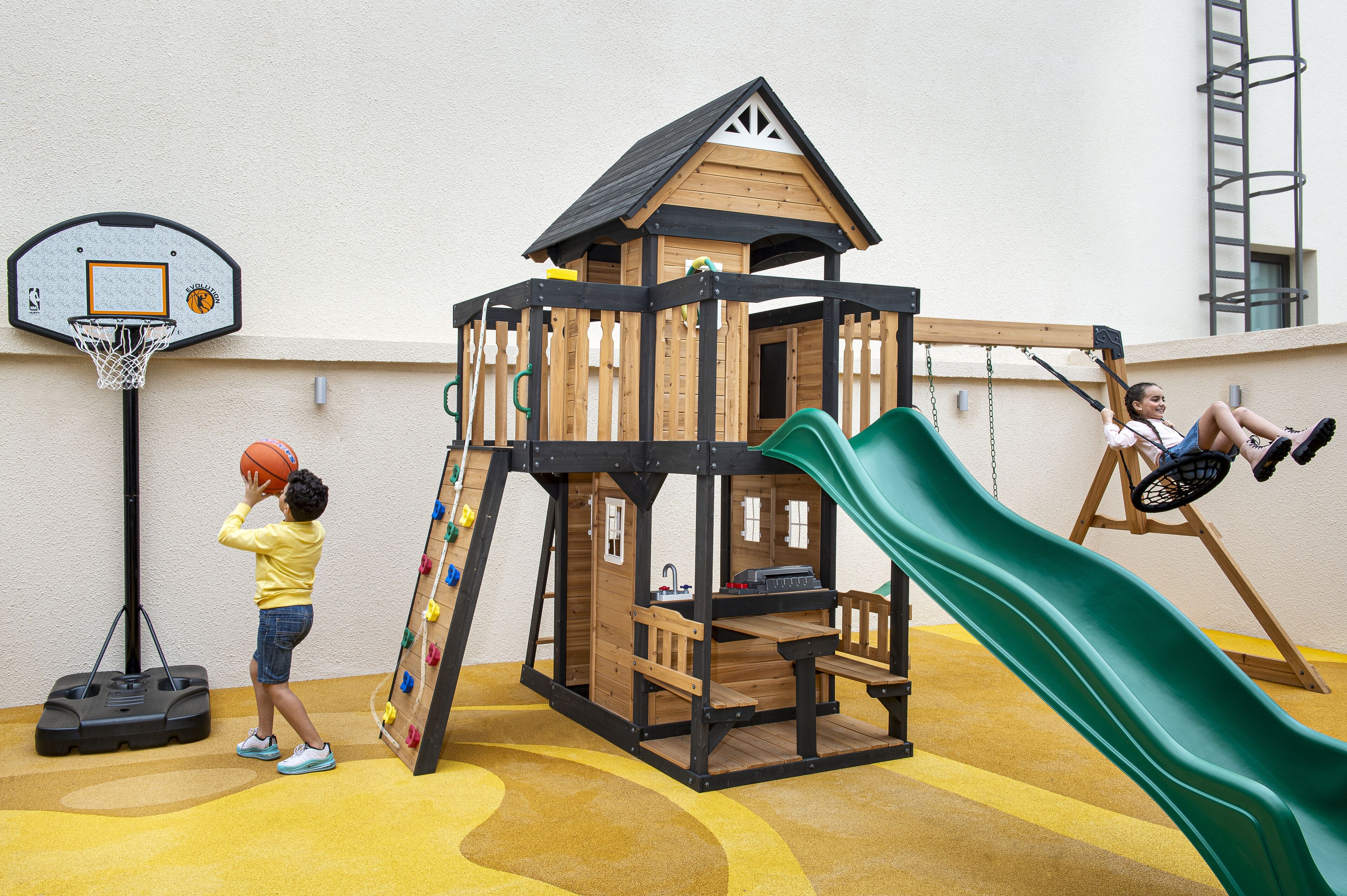 Children’s play area – outdoor