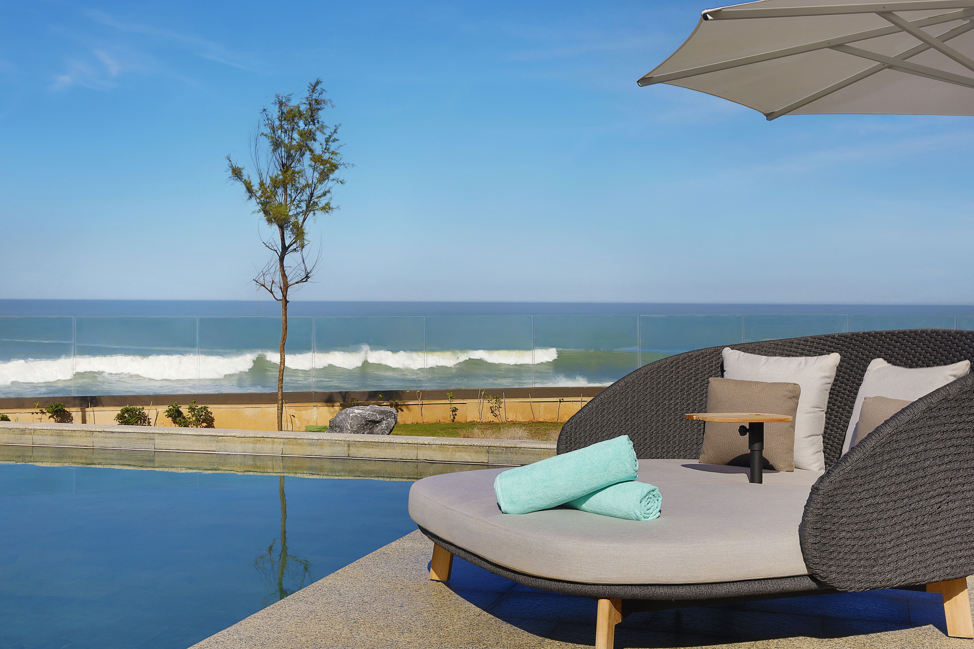 2 piscines extérieures, cabanons gratuits, parasols de plage