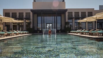 2 outdoor pools, free pool cabanas, pool umbrellas