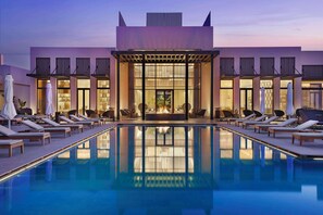 2 outdoor pools, free cabanas, pool umbrellas