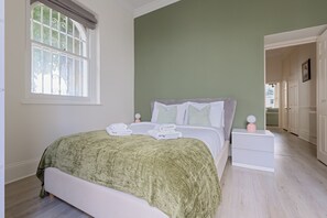 2 slaapkamers, een strijkplank/strijkijzer, wifi