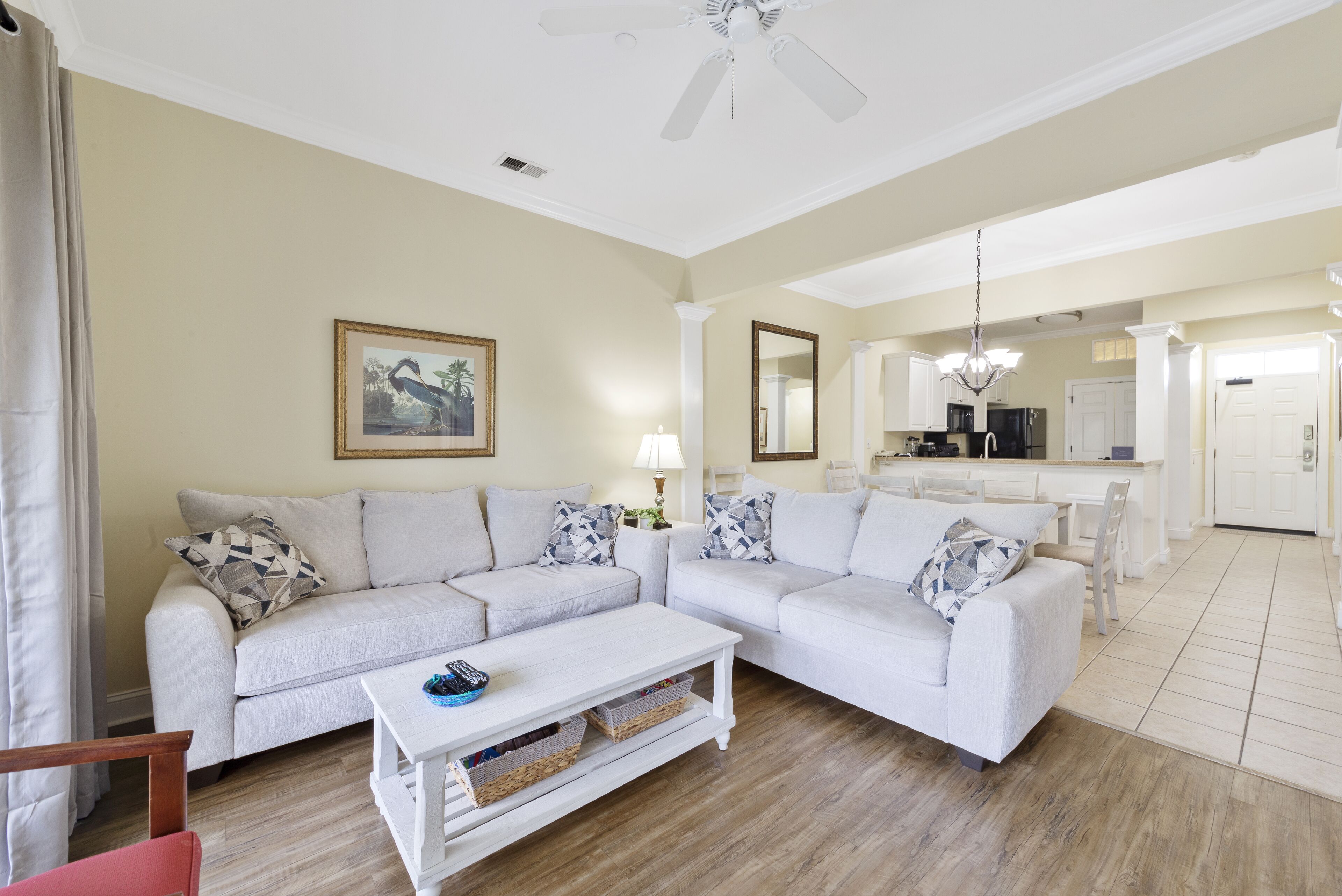 Seaside Inn 1 bedroom condo w/ Kitchen and Balcony