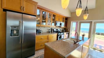 冰箱、微波炉、烤箱、炉灶