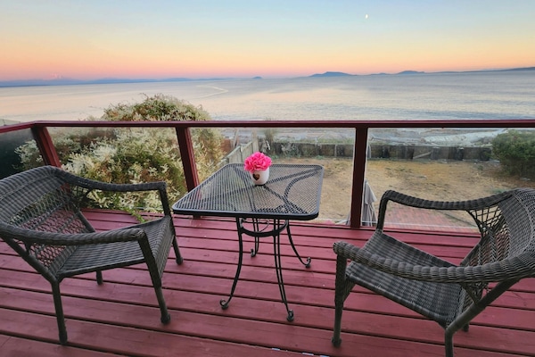 A spectacular sunset and moonrise on the master-bedroom balcony