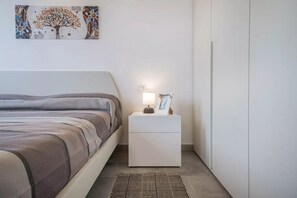 2 bedrooms, desk, travel cot, free WiFi