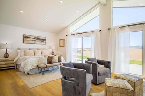 5 soveværelser, skrivebord, strygejern/strygebræt, weekendseng