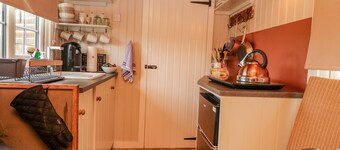 Bracken Hut at Copy House Hideaway