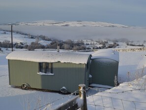 Balcony - Heather Hut at Copy House Hideaway (Barnoldswick)