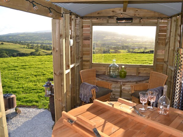 Balcony - Heather Hut at Copy House Hideaway (Barnoldswick)