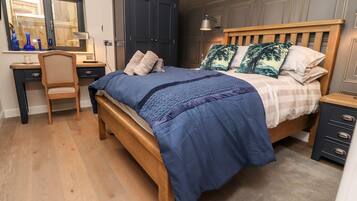 1 bedroom, individually decorated, individually furnished, free WiFi