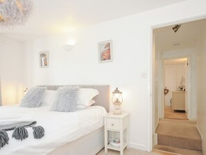 4 bedrooms, individually decorated, individually furnished, free WiFi