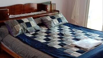 6 bedrooms, bed sheets