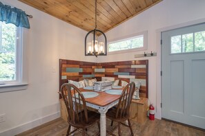 Dining - Find Your Perfect Getaway in North Georgia (Cornelia)
