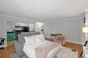 1 bedroom, desk, iron/ironing board, travel crib - 21 first floor cozy condo in the center of DT Atlanta (Atlanta)