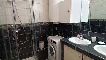 Een bad/douchecombinatie