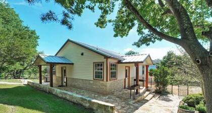 Buda Garden Getaway, 2 Bed room, 15 min from Downtown Austin