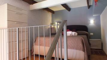 1 dormitorio, tabla de planchar con plancha, wifi gratis y ropa de cama