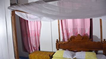 6 Schlafzimmer, Bügeleisen/Bügelbrett, kostenloses WLAN