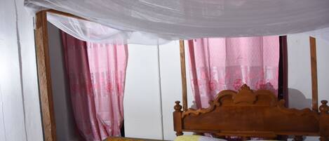 6 Schlafzimmer, Bügeleisen/Bügelbrett, kostenloses WLAN