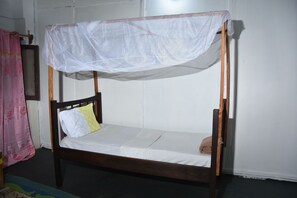 6 habitaciones, tabla de planchar con plancha y wifi gratis 