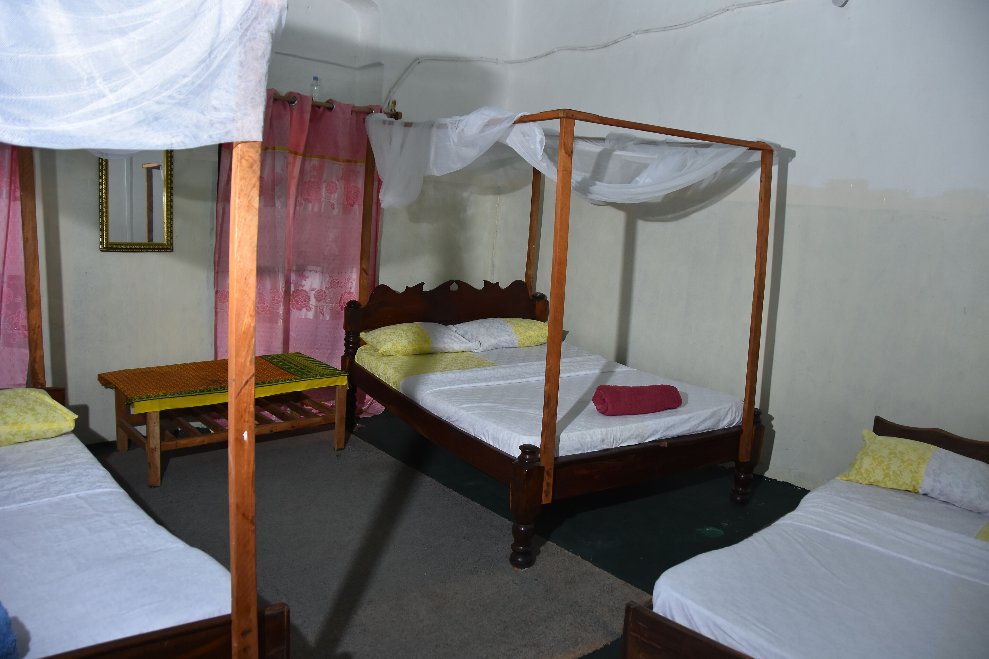 6 Schlafzimmer, Bügeleisen/Bügelbrett, kostenloses WLAN