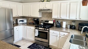 A modern kitchen with white cabinets, stainless steel appliances, and granite countertops. - 3 Bdr/2 Bth home between Katy and Houston close to HWY 10 and Green house  (Katy)