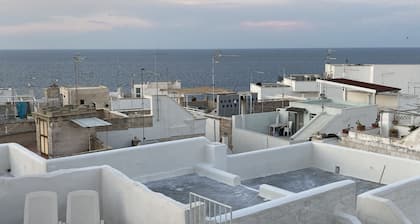 Casaconvista in the historic center of Polignano a Mare, Bari. Close to historical places