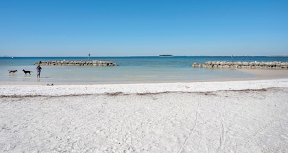 Updated Waterfront Condo in Apollo Beach