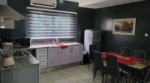 Private kitchen - Comfy Spacious 2 Bedroom-East Legon (Greater Accra)