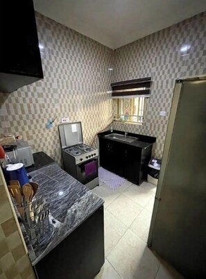 Kühlschrank, Mikrowelle, Ofen, Mixer