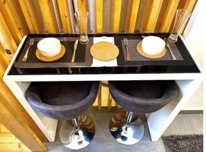 Dining - Stylish Studio Apartment in North Ridge (Accra)