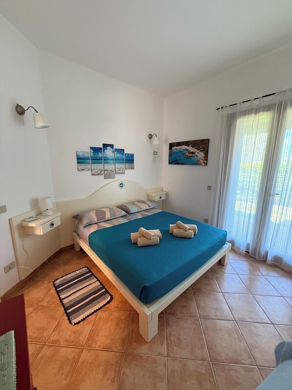 2 bedrooms, in-room safe, iron/ironing board, travel cot