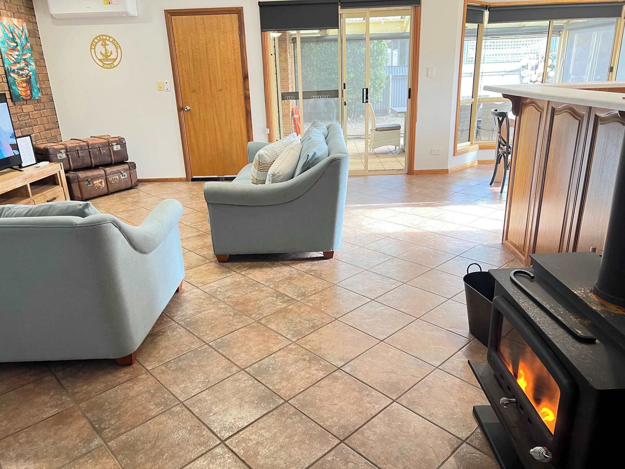 TV, fireplace