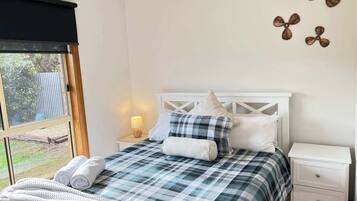 3 bedrooms, iron/ironing board, WiFi, bed sheets