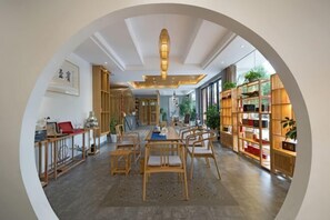 Lobby lounge - Yueming Xiaoyuan Hostel (Wuyishan)
