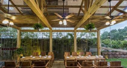 Yueming Xiaoyuan Hostel