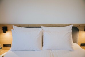 Phòng Suite, 1 phòng ngủ, ban công, quang cảnh biển | Két bảo mật tại phòng, bàn, khu vực làm việc phù hợp cho laptop 