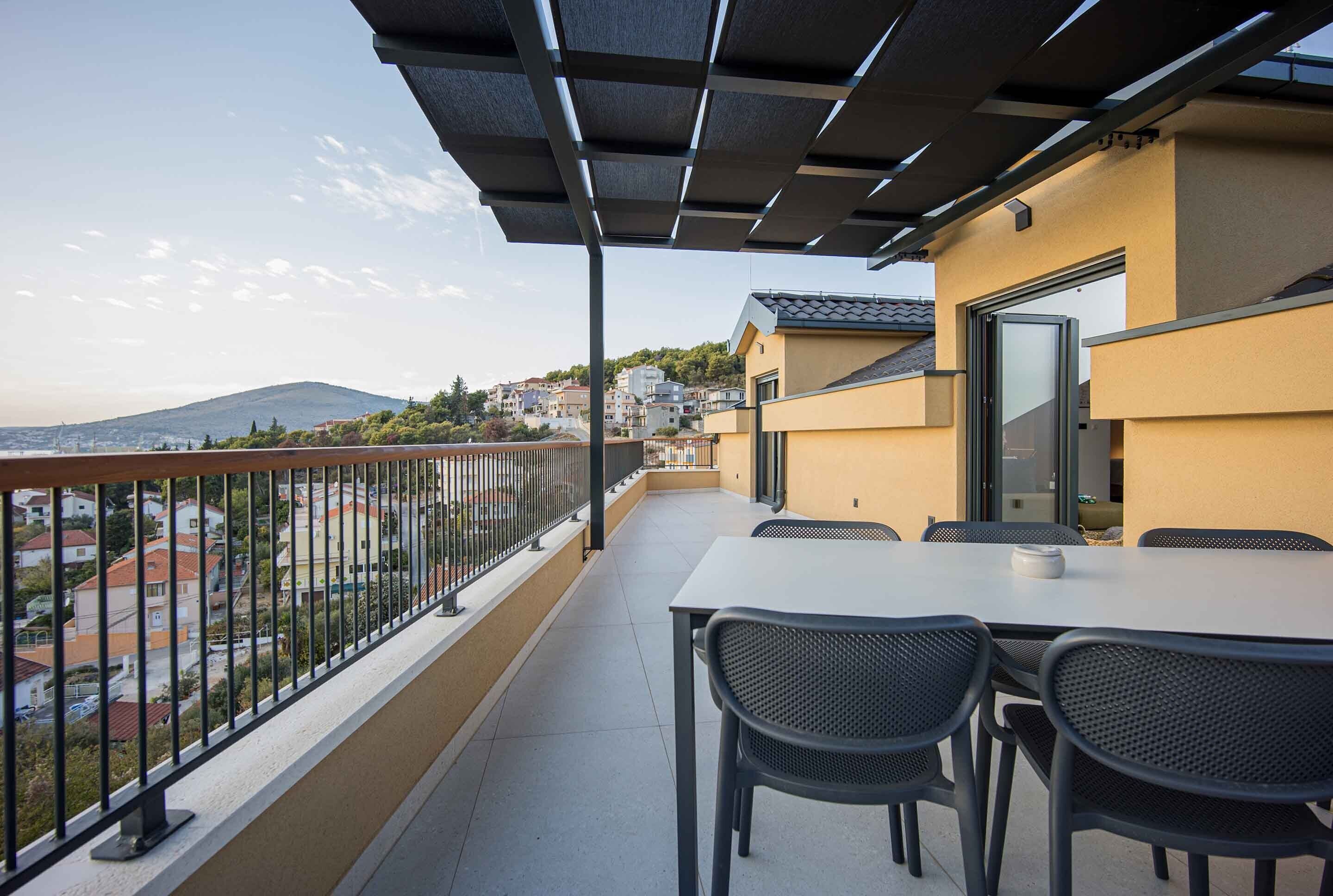 Exclusive Penthouse, 3 Bedrooms, Terrace, Sea View | Terrace/patio