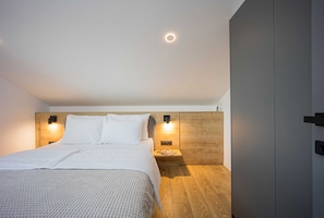Exclusive Penthouse, 3 Bedrooms, Terrace, Sea View | In-room safe, desk, laptop workspace, blackout drapes