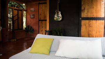 Cabana básico, 2 quartos | Frigobar, Wi-Fi de cortesia, roupa de cama