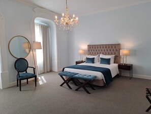 Dobbeltrom | Safe på rommet, skrivebord og skrivebord for bærbar PC