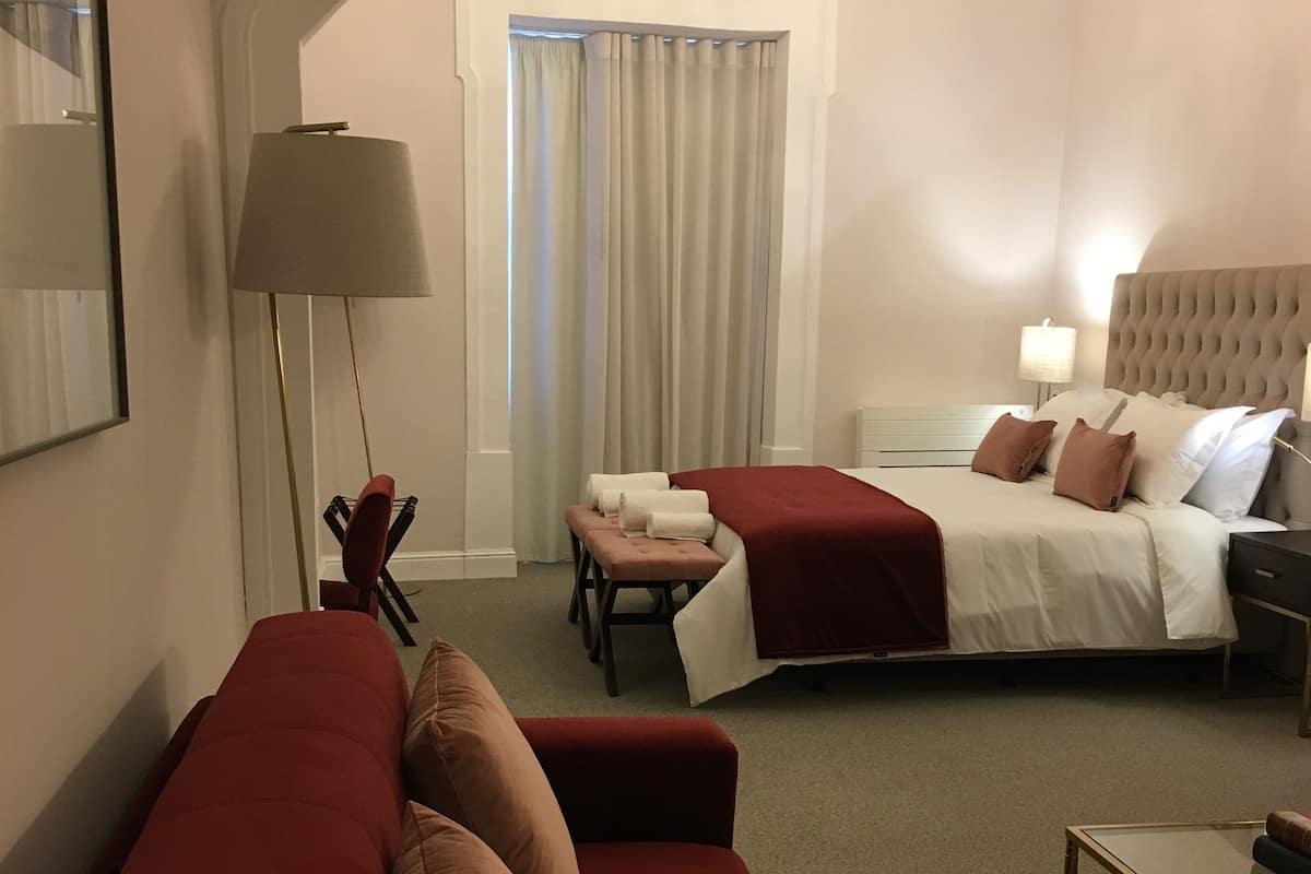Suite | 2 bedrooms, in-room safe, desk, laptop workspace