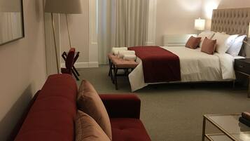 Suite | 2 bedrooms, in-room safe, desk, laptop workspace
