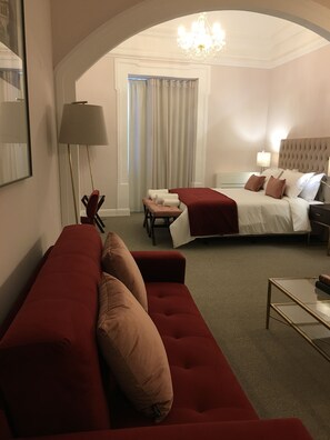 In-room safe, desk, laptop workspace, blackout curtains - Portalegre Palace (Portalegre)