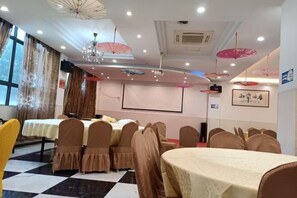 Restaurant - edinburgh hotel (Haining)