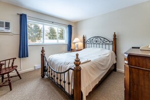 4 habitaciones, tabla de planchar con plancha, cuna de viaje y wifi